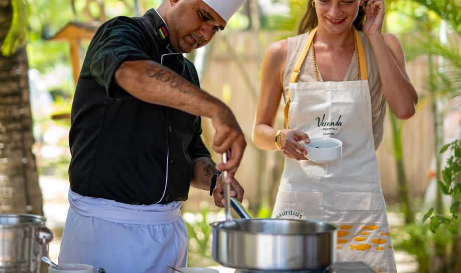 Preparation of Mauritian-style chicken curry