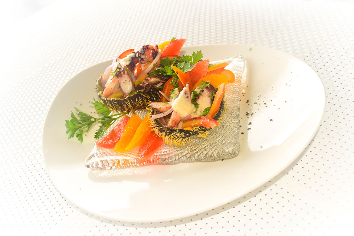 Salade de poulpe aux agrumes et vinaigrette émulsionnée aux oursins