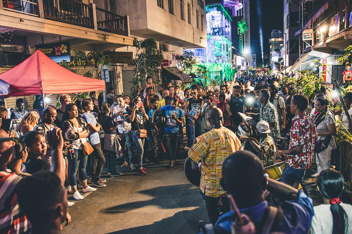 La rue Bourbon - Street dance