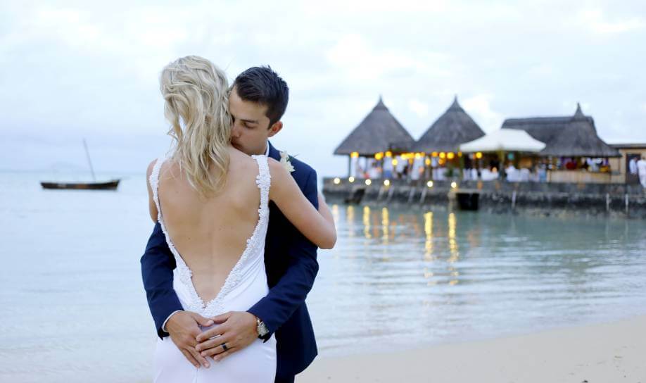 Mariage heureux à la plage