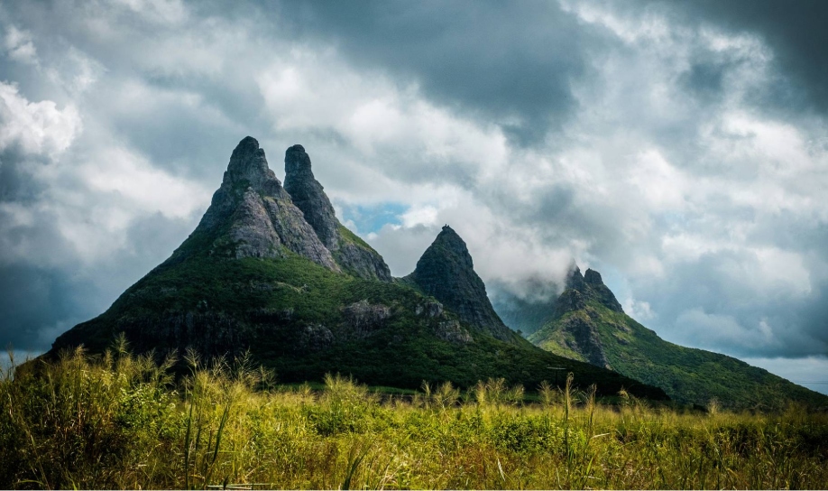 trois mamelle mountain hike