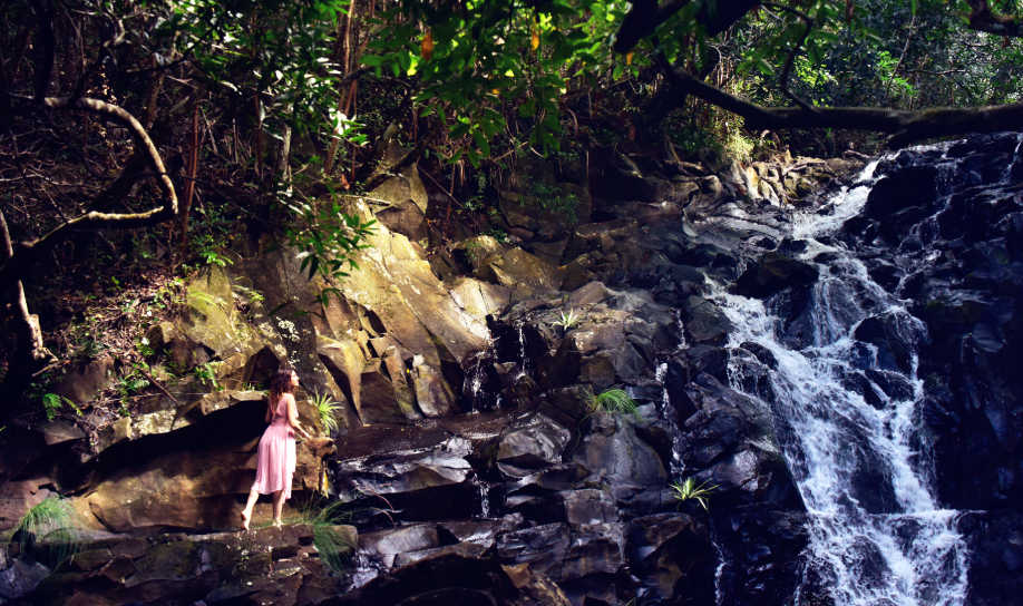 Two ways to explore the sept cascades
