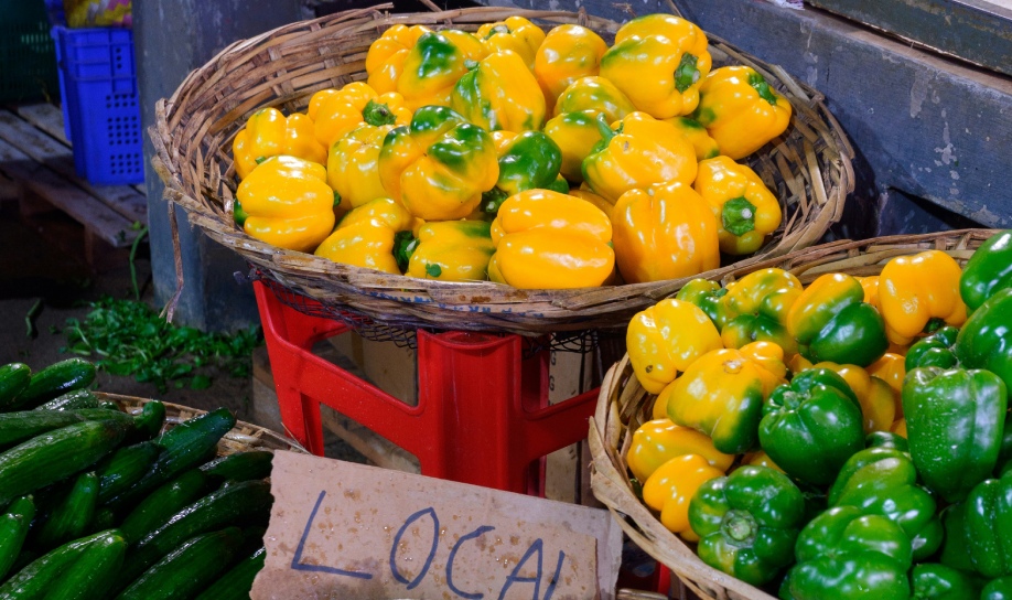 Quatre Bornes fair in Mauritius showcasing a lively and colorful street market scene